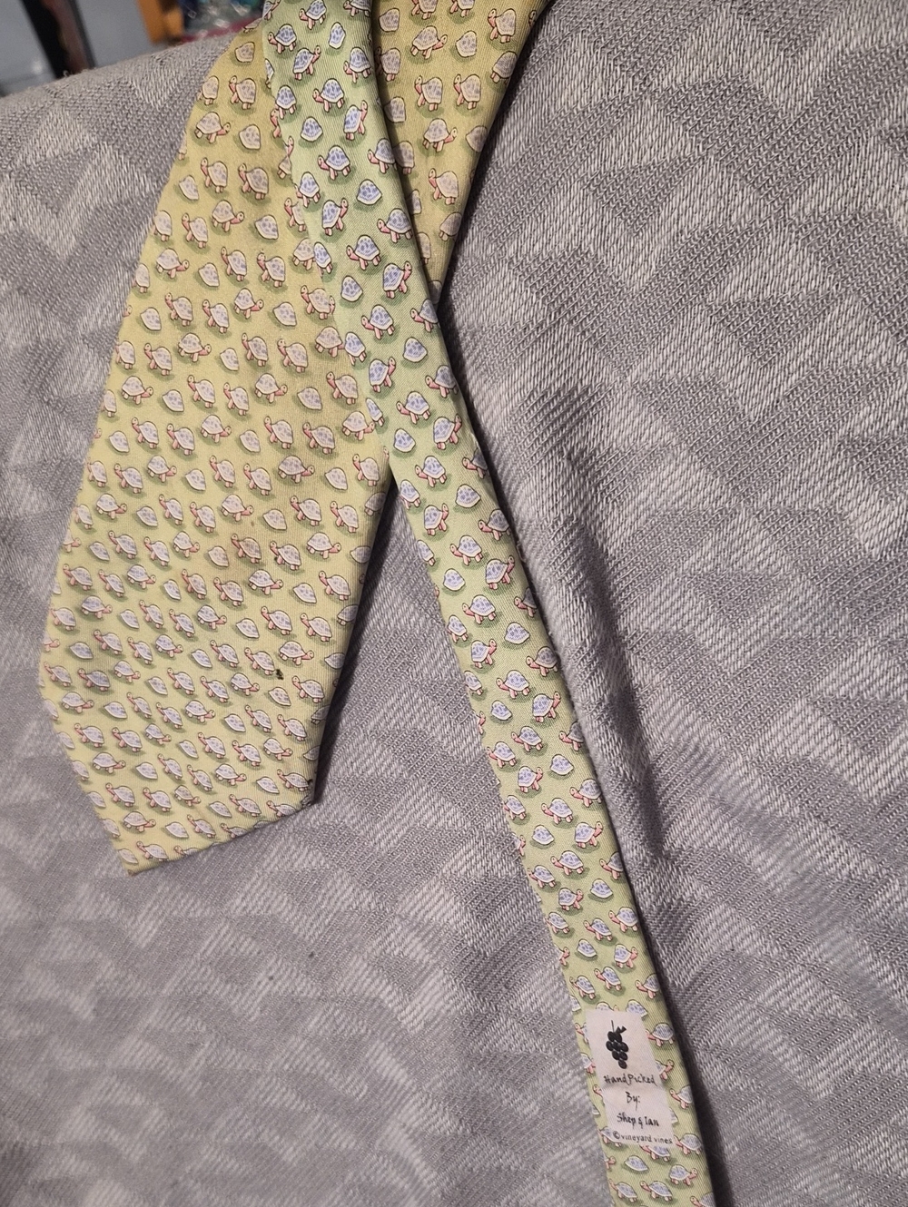 Vineyard vines lime green tie